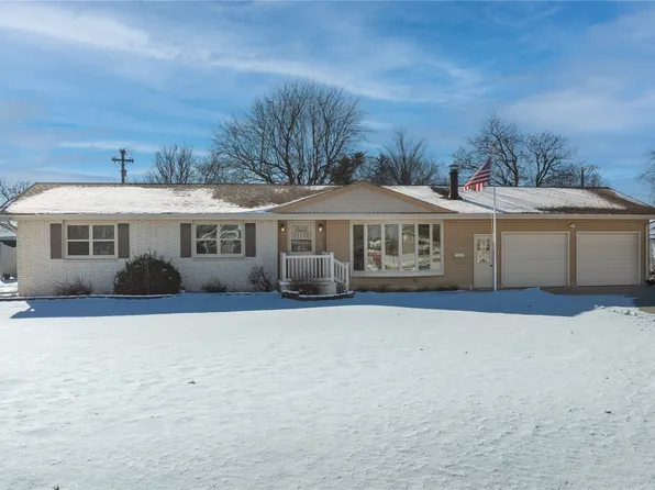 1402 E 3rd St, Vinton, IA 52349