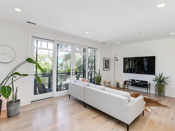 5th image of 318 W Liberty St #101