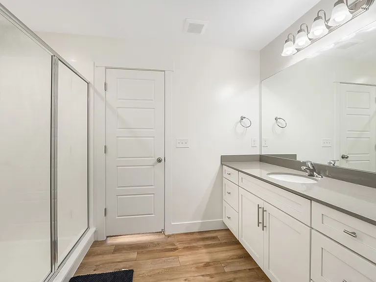 672 N 260 W — Photo 10