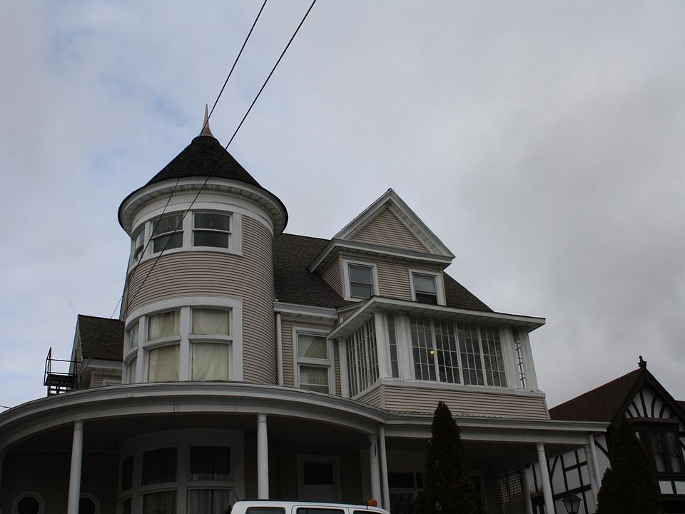 1st image of 122 Saratoga Ave APT 1