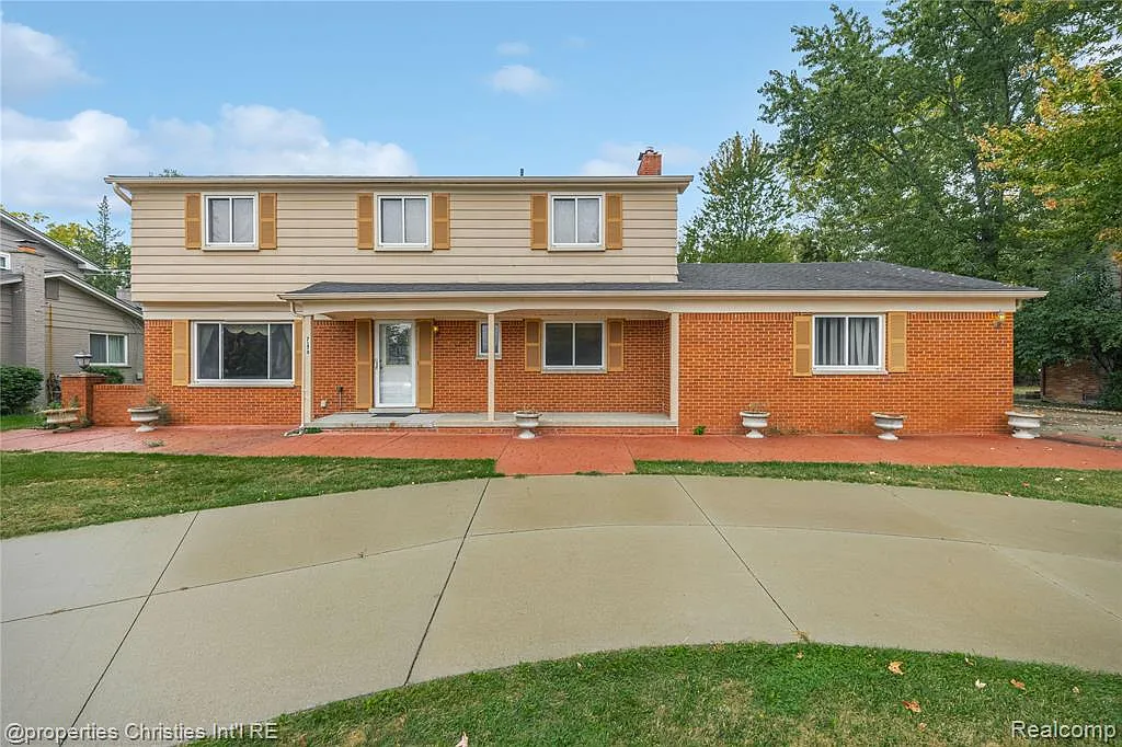 4 bed, 2.5 bath, 4188 sqft, $3,700 — Photo 1