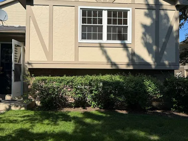 136 Brookwood Ct — Photo 1