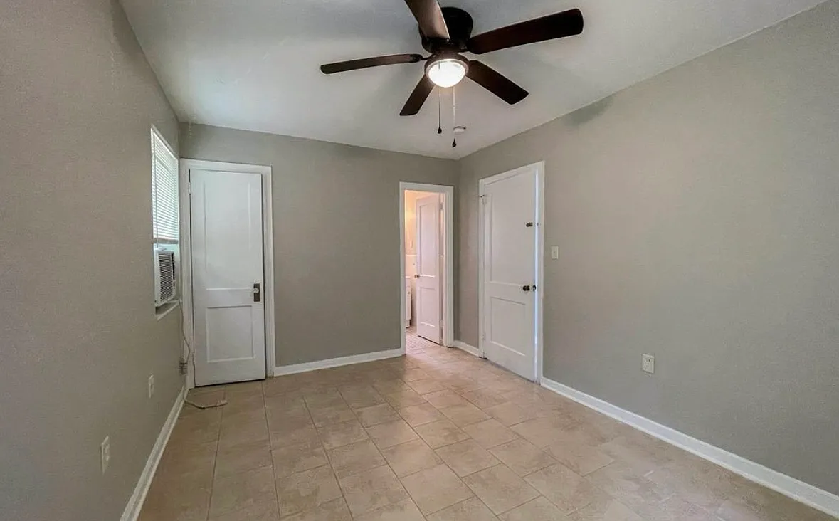 8 Rowland Ct — Photo 2