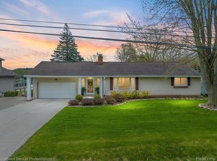 9070 Sashabaw Rd, Clarkston, MI 48348