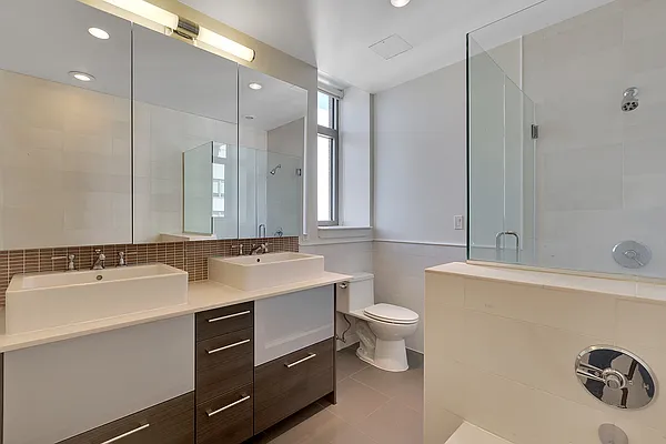 Rented by CORE | media 28