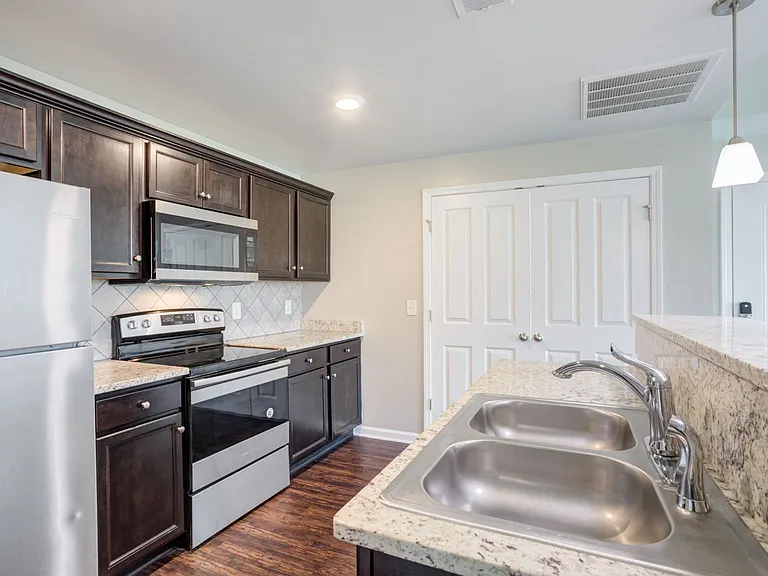 The Retreat at Arden Village Apartments — Photo 41