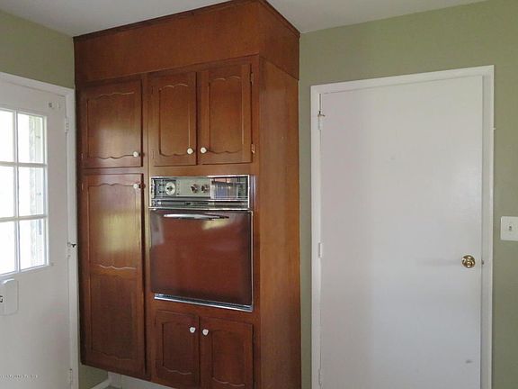 4th image of 656A Plymouth Dr
