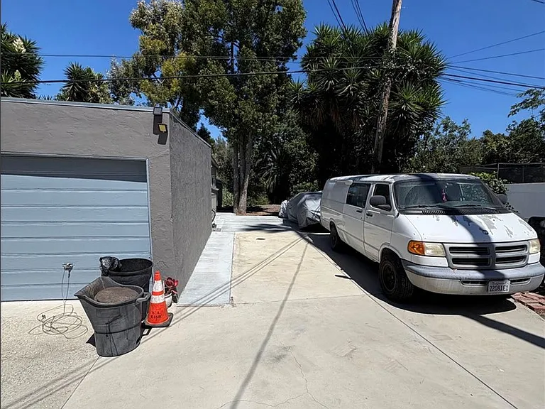 1126 S Patton Ave — Photo 17