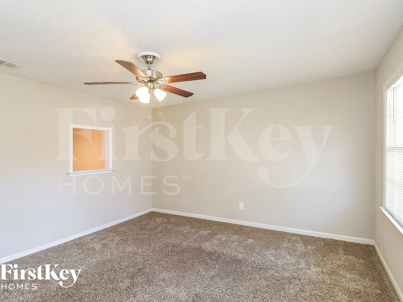 3 bed, 1.0 bath, 1040 sqft, $1,740 — Photo 3
