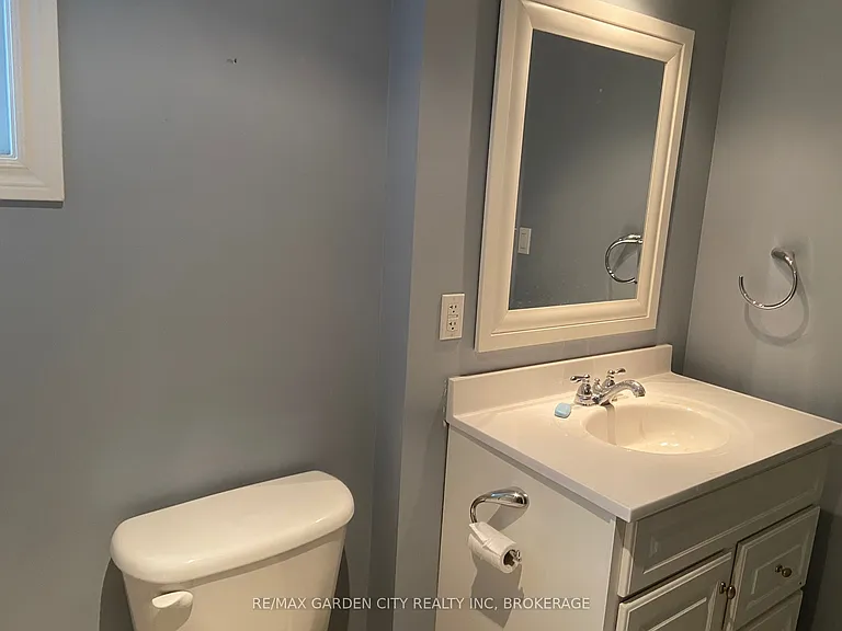 9 Stonegate Dr #LOWER — Photo 8
