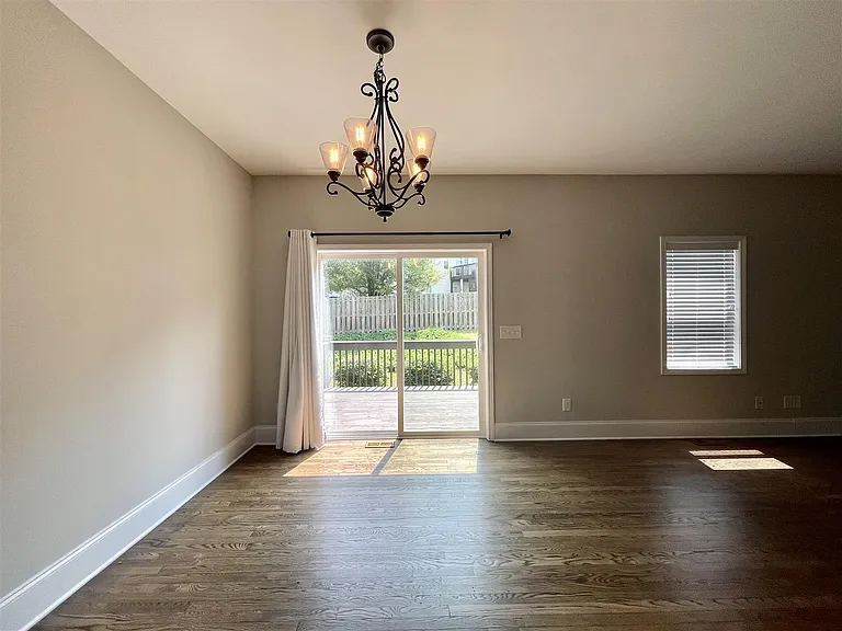 80 Lakeview Dr E — Photo 8