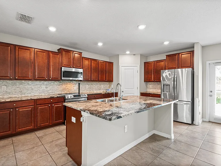 11201 Hudson Hills Ln — Photo 4