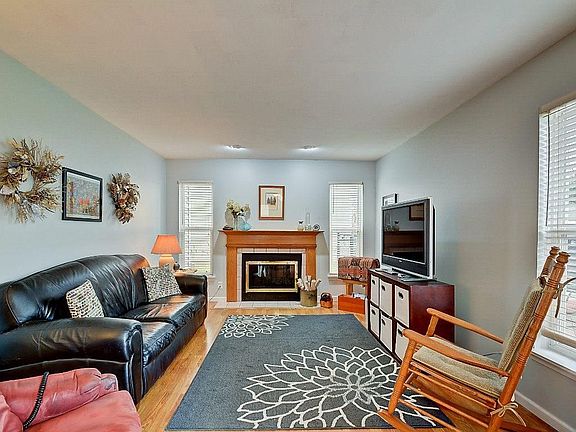 3rd image of 6244 Twyckenham Dr