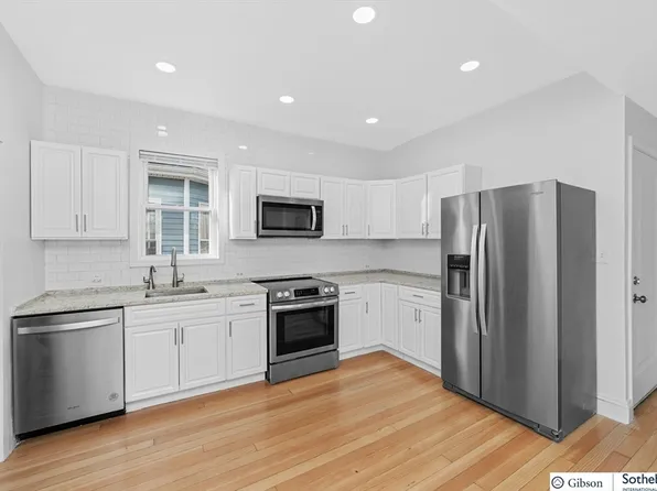 9 Hansborough St Floor 3, Dorchester Center, MA 02124