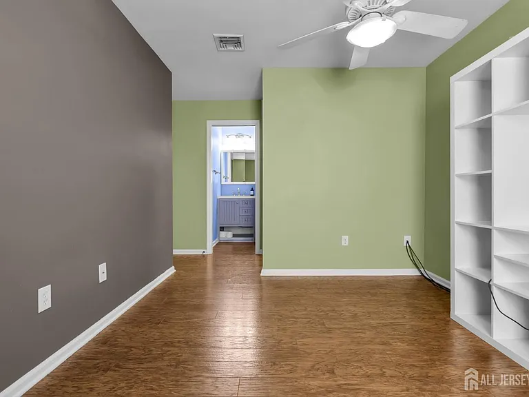 19 Delavan Ct — Photo 23