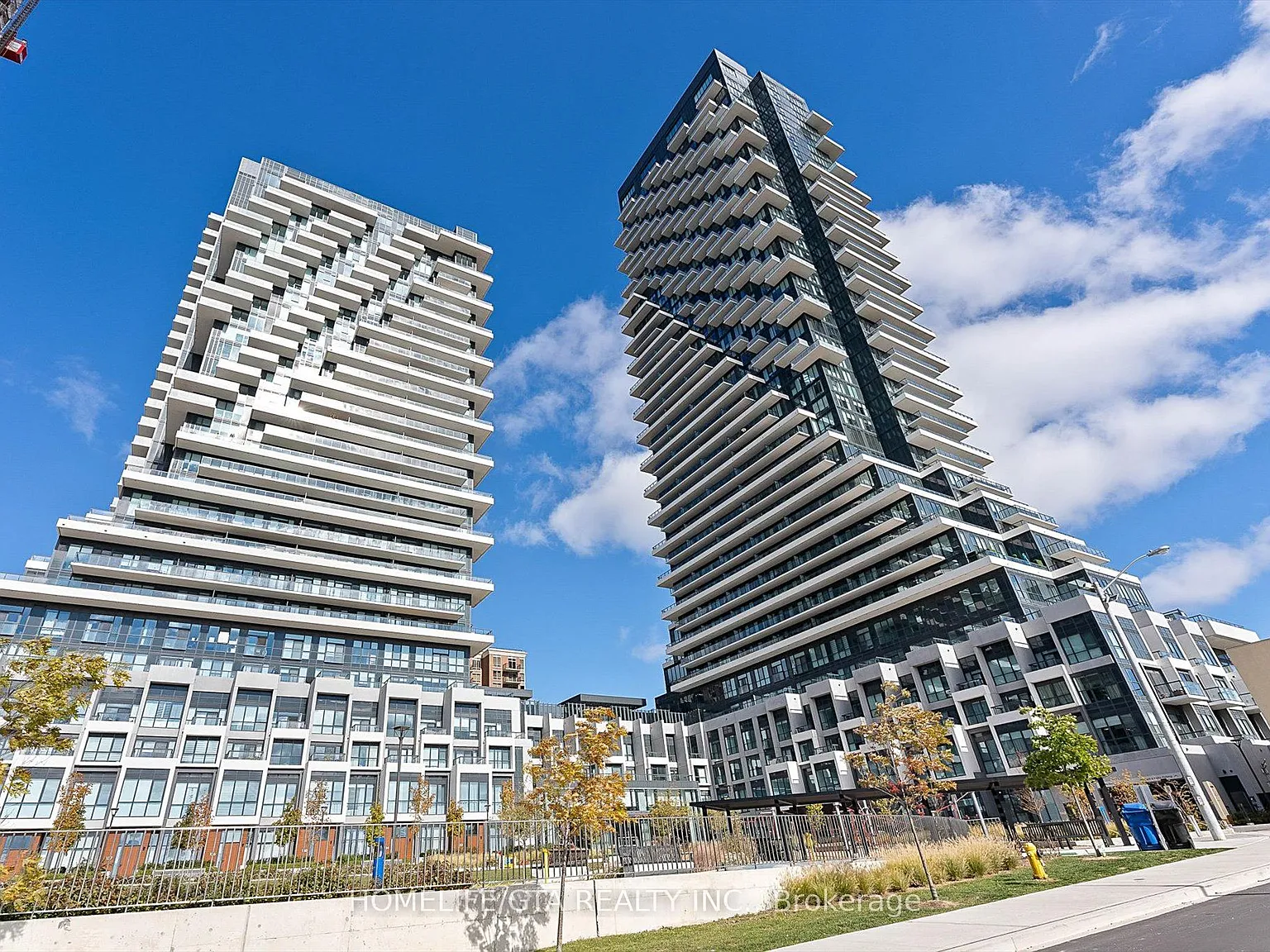 30 Inn On The Park Dr — Photo 1
