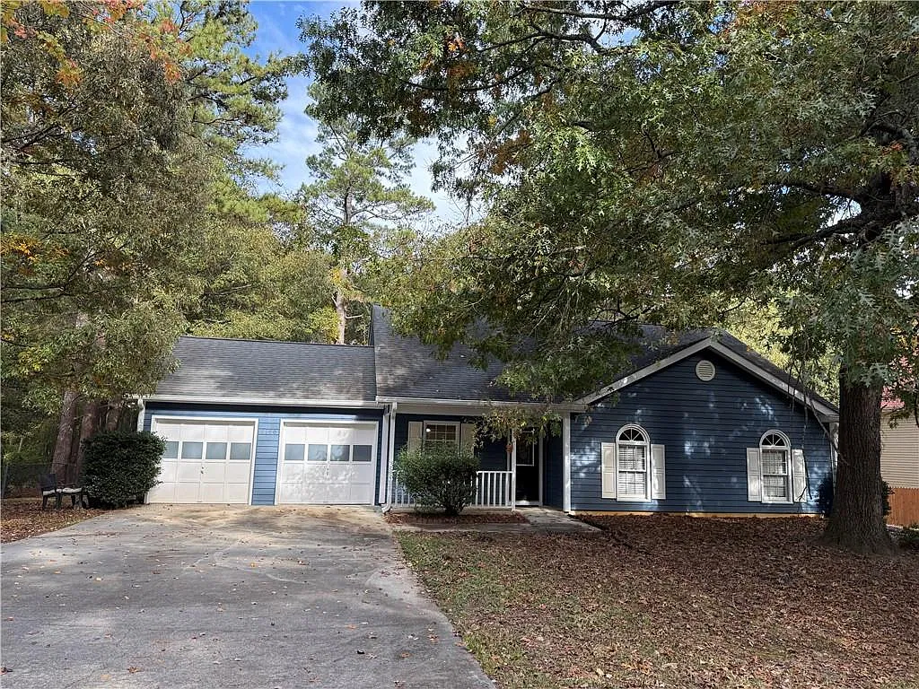 3 bed, 2.0 bath, 1373 sqft, $2,200 — Photo 2