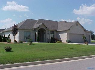 1002 Stonehedge Dr, Bryan, OH 43506