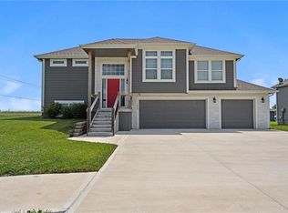 1927 N 162nd Ter, Basehor, KS 66007