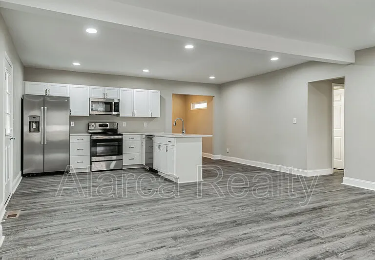 1219 Skyview Rd — Photo 3
