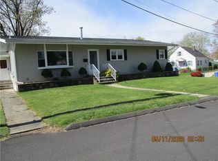 40 Minola St, Cranston, RI 02910