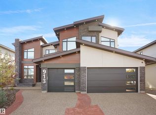 913 Wood Pl NW, Edmonton, AB T6W 3G8