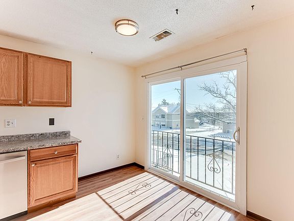 2nd image of 169 Minnesota Ave W #169