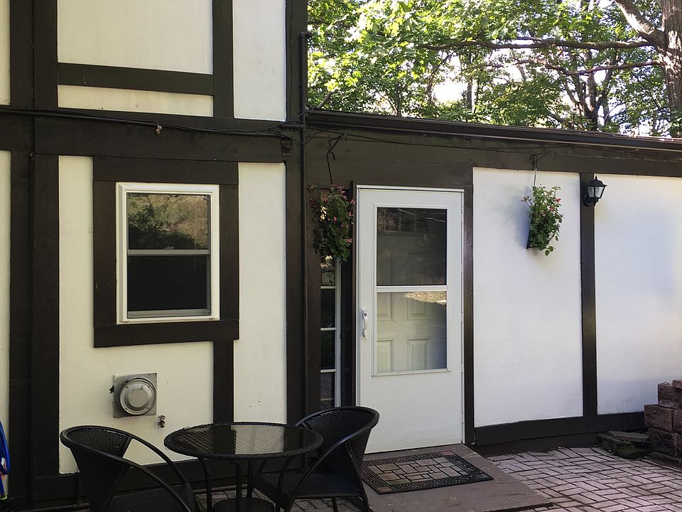 1st image of 5 Elisabeth Ln