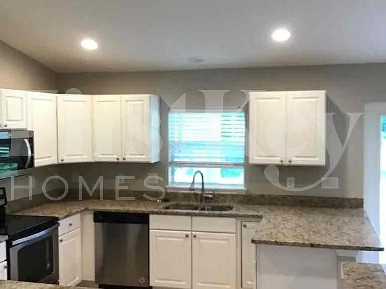 10518 Deerwood Ave — Photo 5