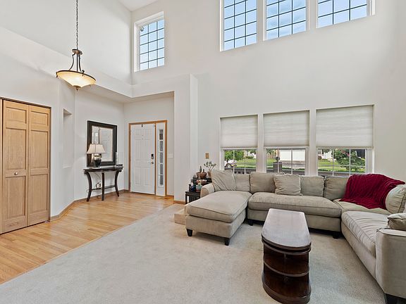 2nd image of 39642 Lynsee Ct