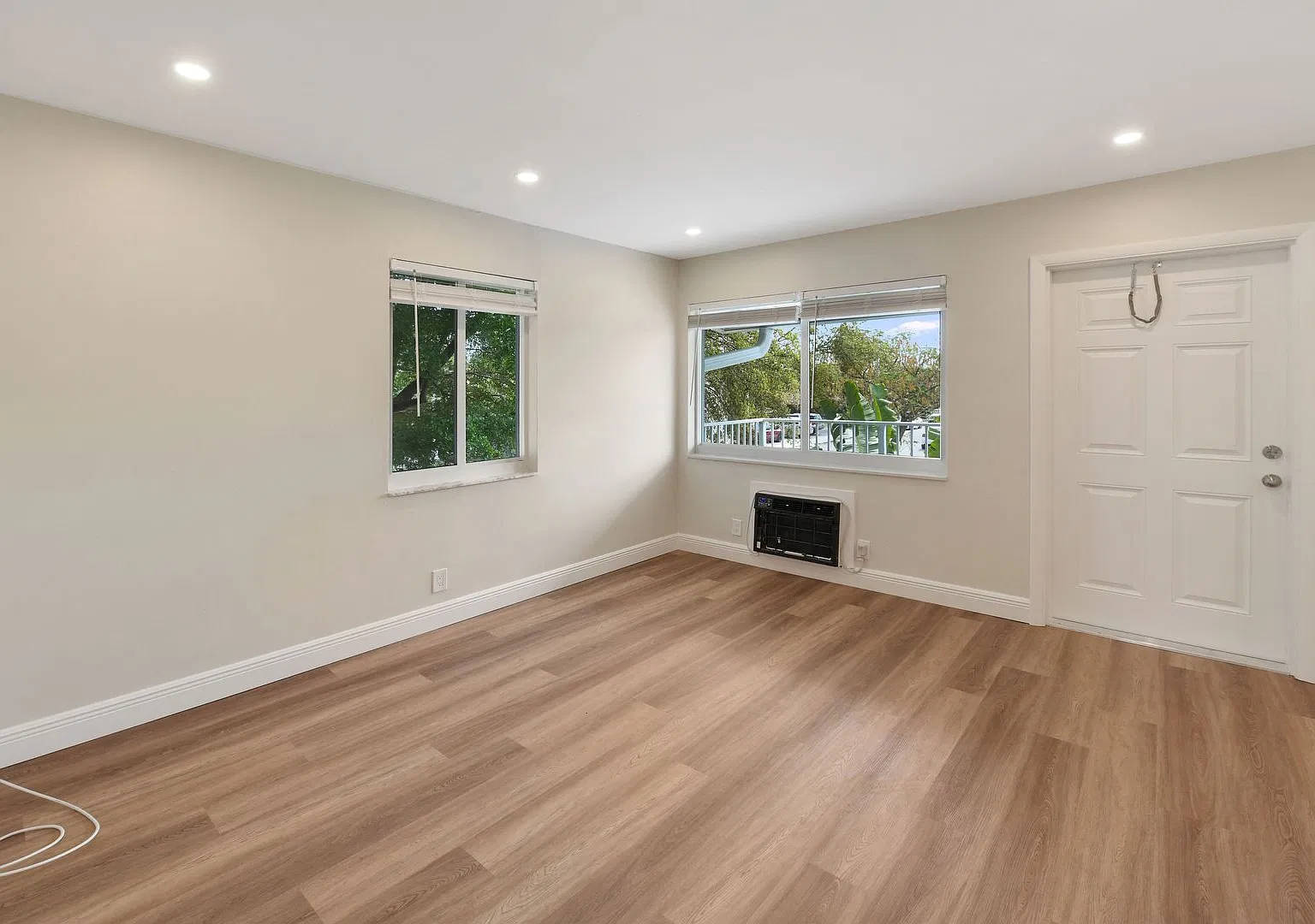 901 N F St — Photo 4