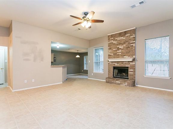 4th image of 827 Ash Ln