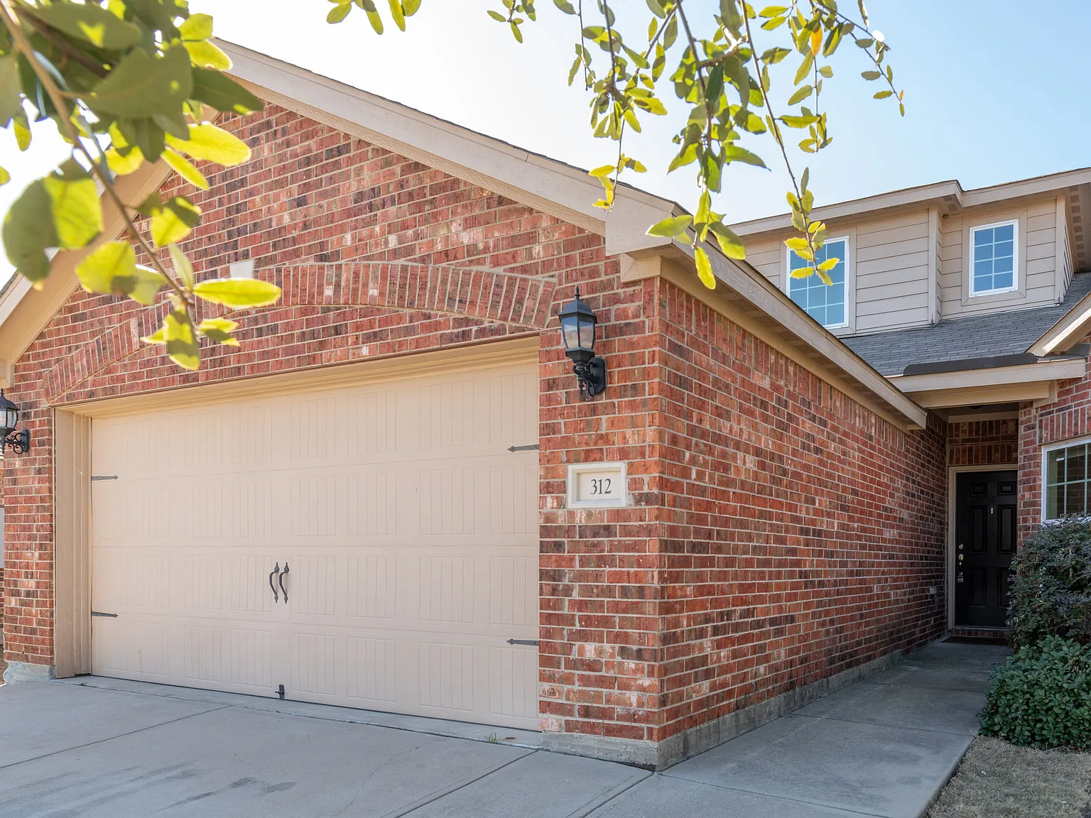 4 bed, 2.5 bath, 2170 sqft, $2,390 — Photo 1