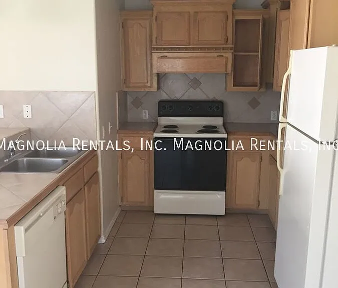 2514 Salvatierra Ave #2 — Photo 5