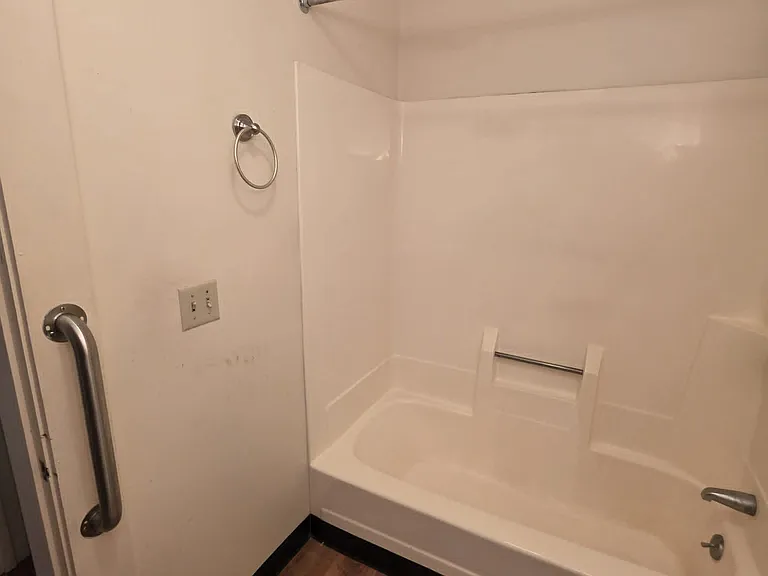 14 Main St #10 — Photo 14