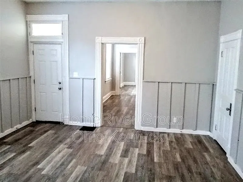 2 bed, 1.0 bath, 1324 sqft, $1,325 — Photo 2