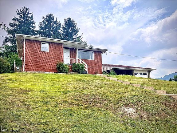 2nd image of 809 Delia Ave