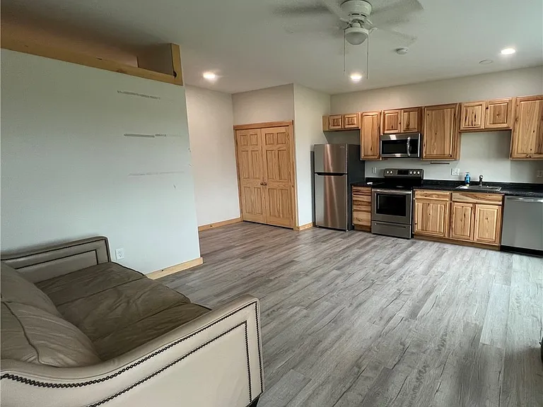 15 Commerce Dr #3 — Photo 2