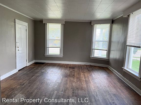 2nd image of 852 College Ave NE #1