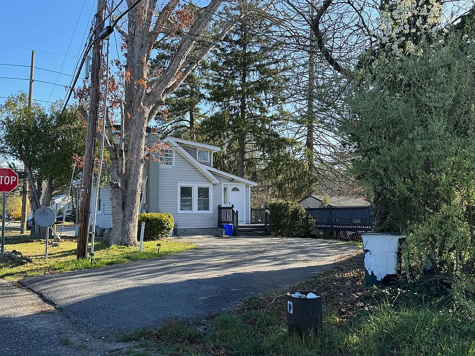 House entrance and driveway