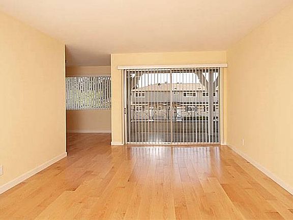 3rd image of 696 Towle Way #32