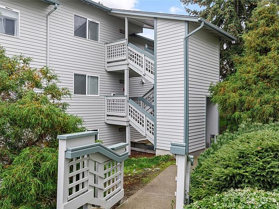 2nd image of 485 SW Bayshore Drive #D103