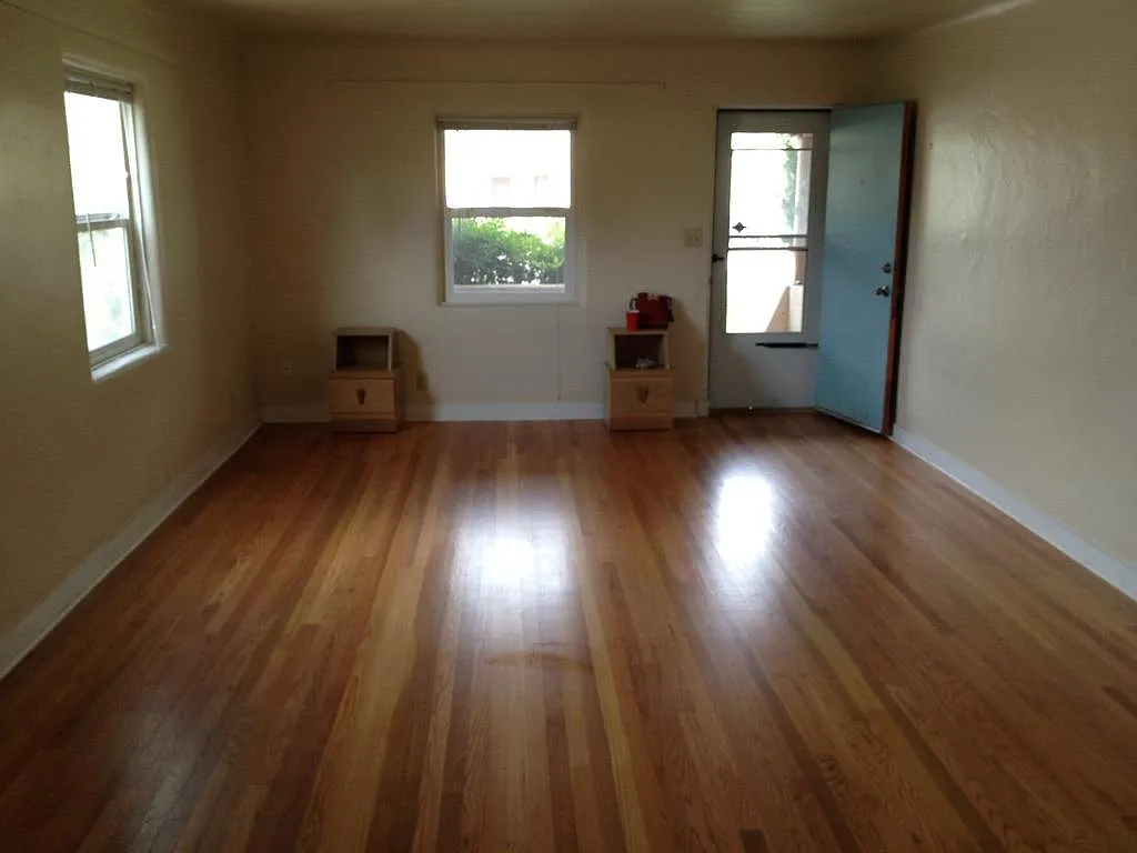 1102 Princeton Dr NE — Photo 2