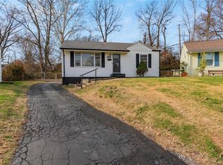 8584 Debbie Ct, Saint Louis, MO 63114