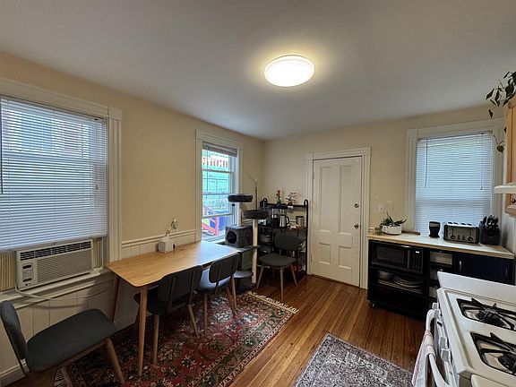 3rd image of 35 Belmont St #3