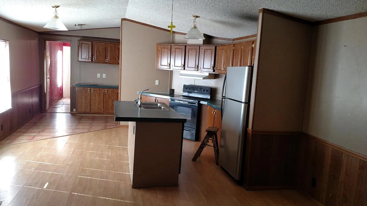 3 bed, 1216 sqft, $950 — Photo 1