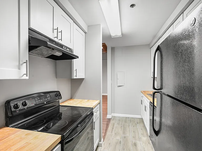 225 Arch St — Photo 8