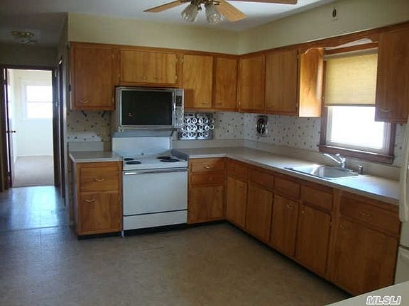 3rd image of 2400 Pendroy St