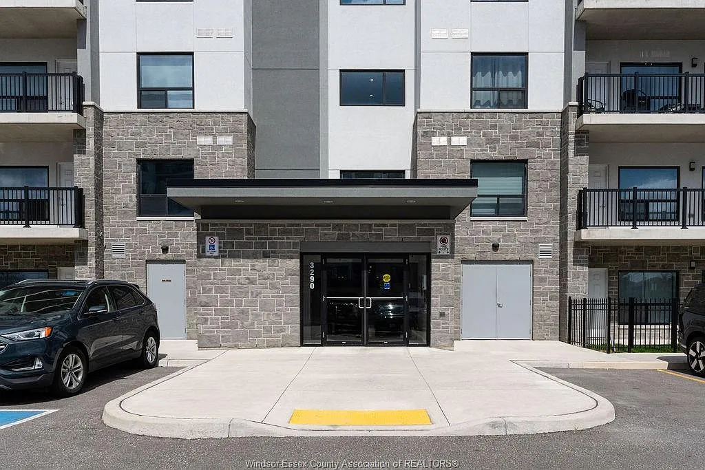 Building Photo - 3290 Stella Cres #603