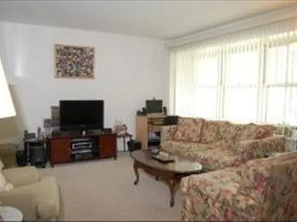 2333 Oxhill Ct, Schaumburg, IL 60194